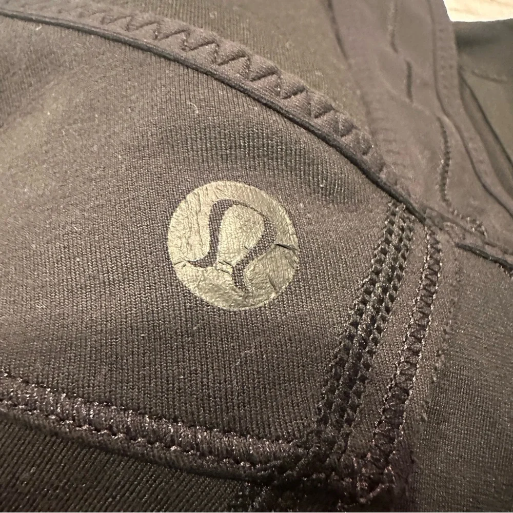 🍋Lululemon black tank size 6🍋 - Picture 5 of 9